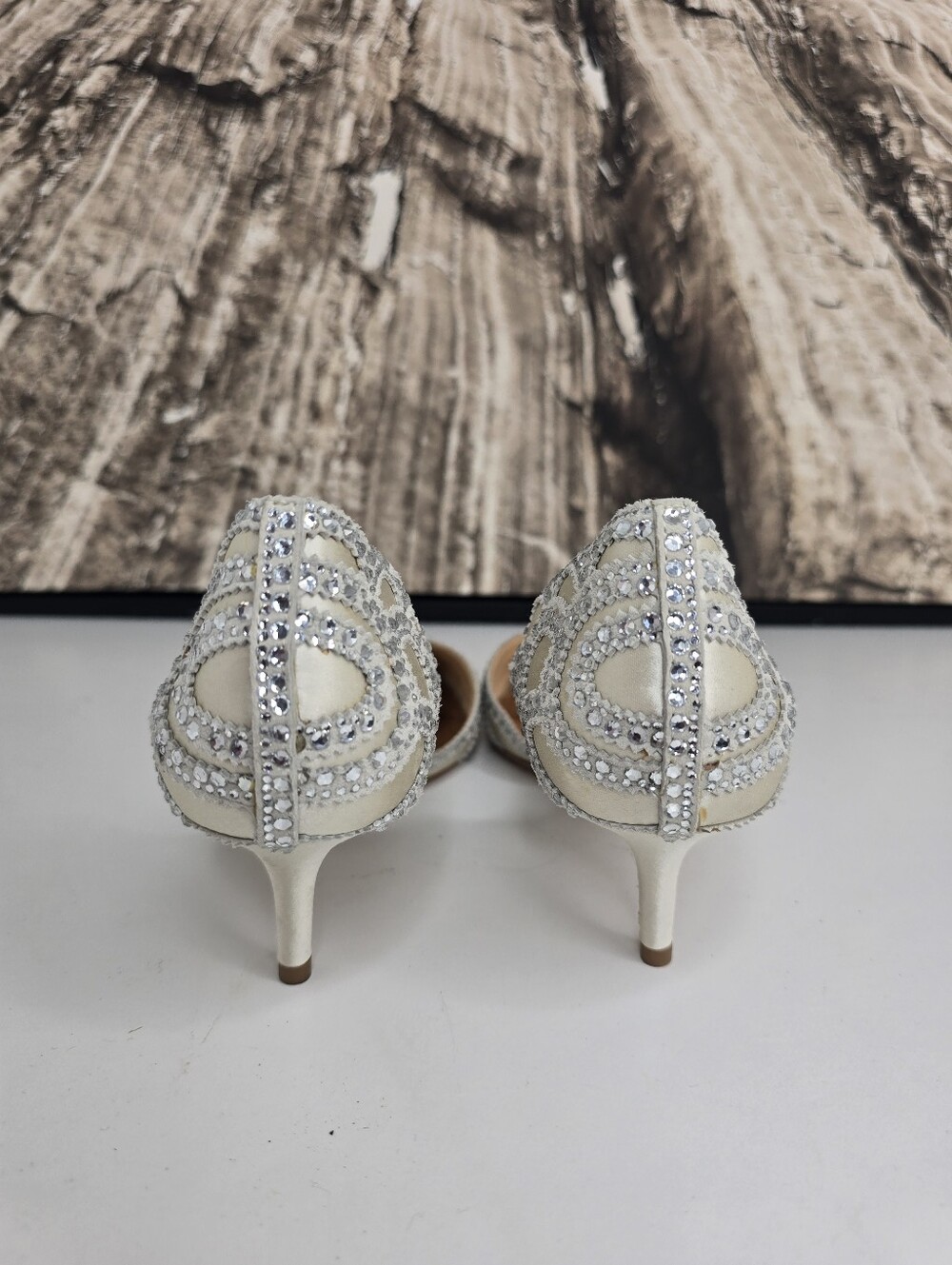 Badgley Mischka Ivory Ginny Rhinestone Pumps Sz 7 - Picture 3 of 12